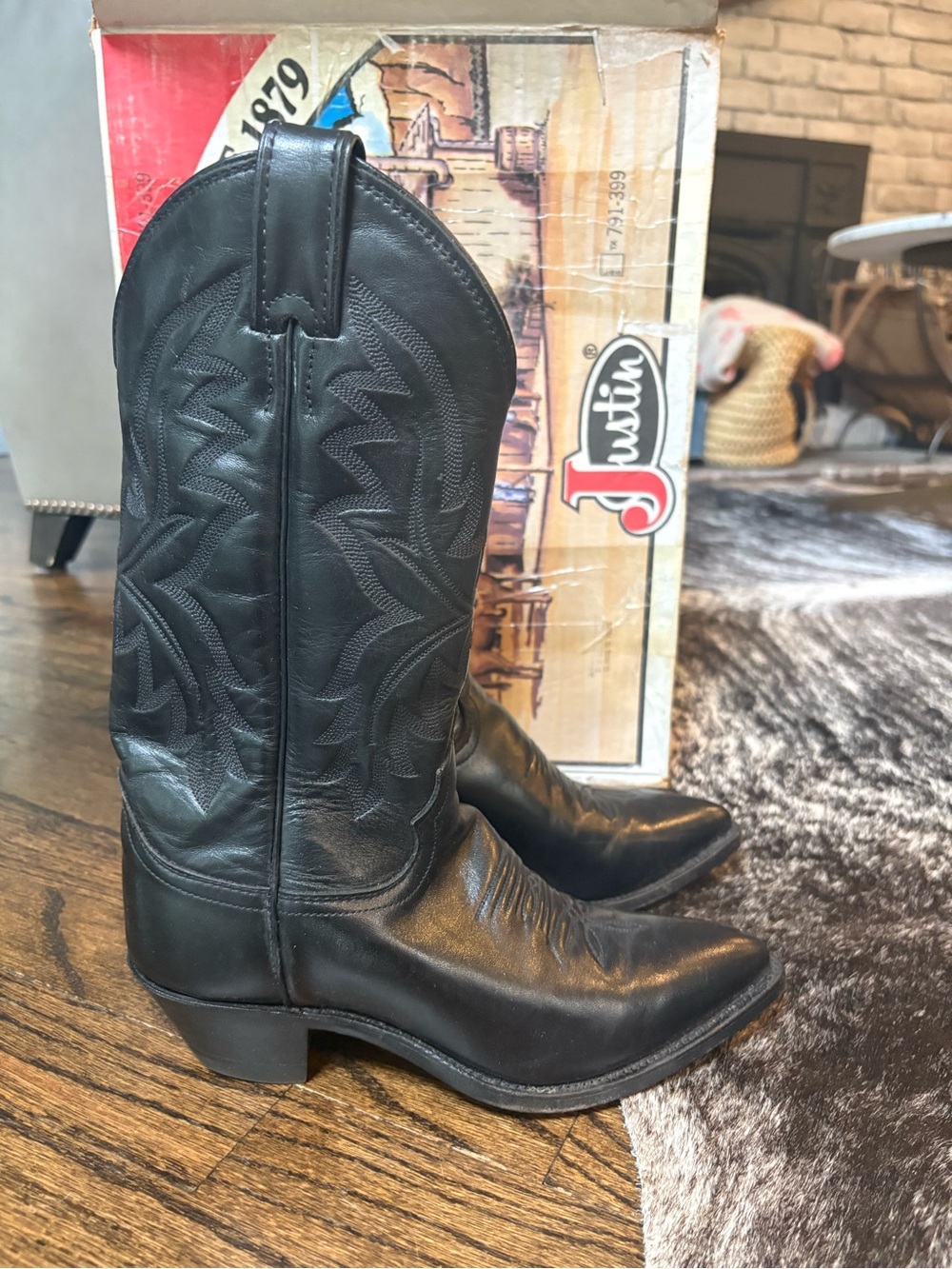 Vintage Justin Cowboy Boots with Box